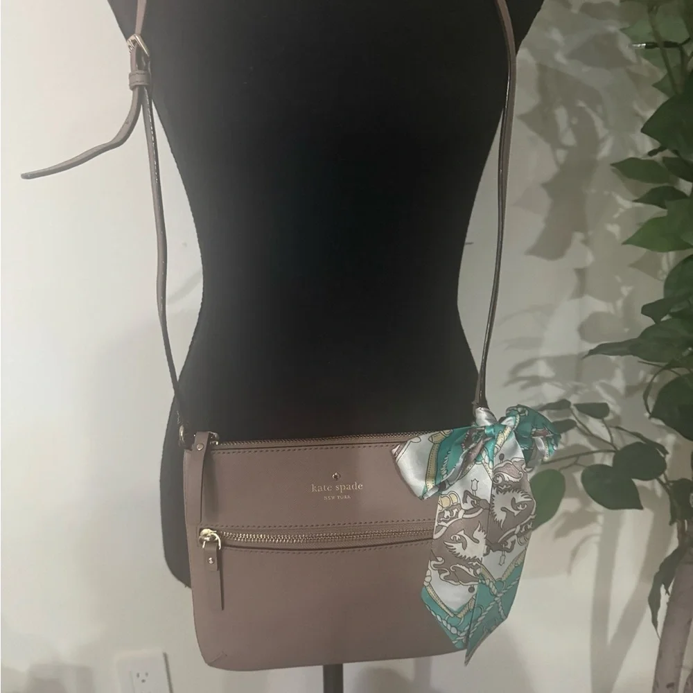Kate Spade Laurel Way Crossbody – Taupe | EUC